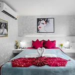 The Shades Bed&Breakfast Boutique Hotel